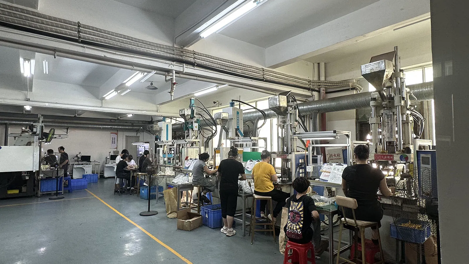 立式注塑机生产区域